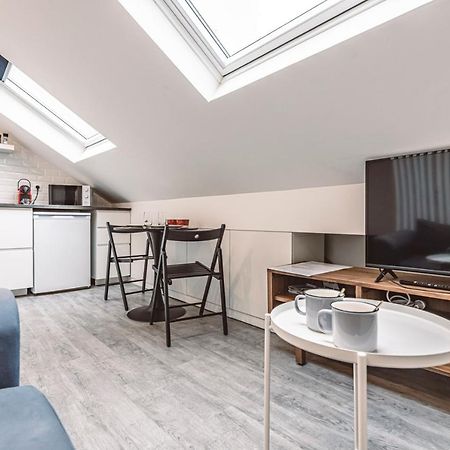 Le Coquet Logement Climatise Face A La Cathedrale - 3G Ρενς Εξωτερικό φωτογραφία